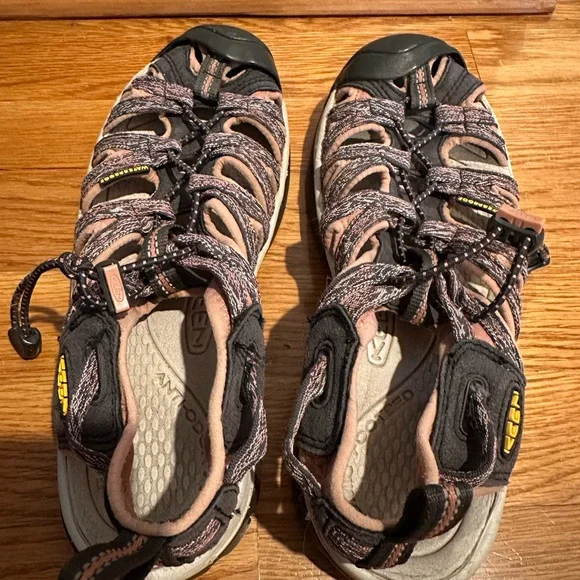 Keen Women's Gray and Pink Waterproof Sandals - Picture 4 of 5
